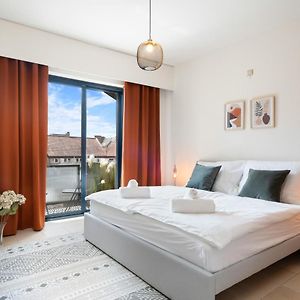 City Apartment 3 Bedroom, Kitchen, Wifi, Workspace, Coffee, Central